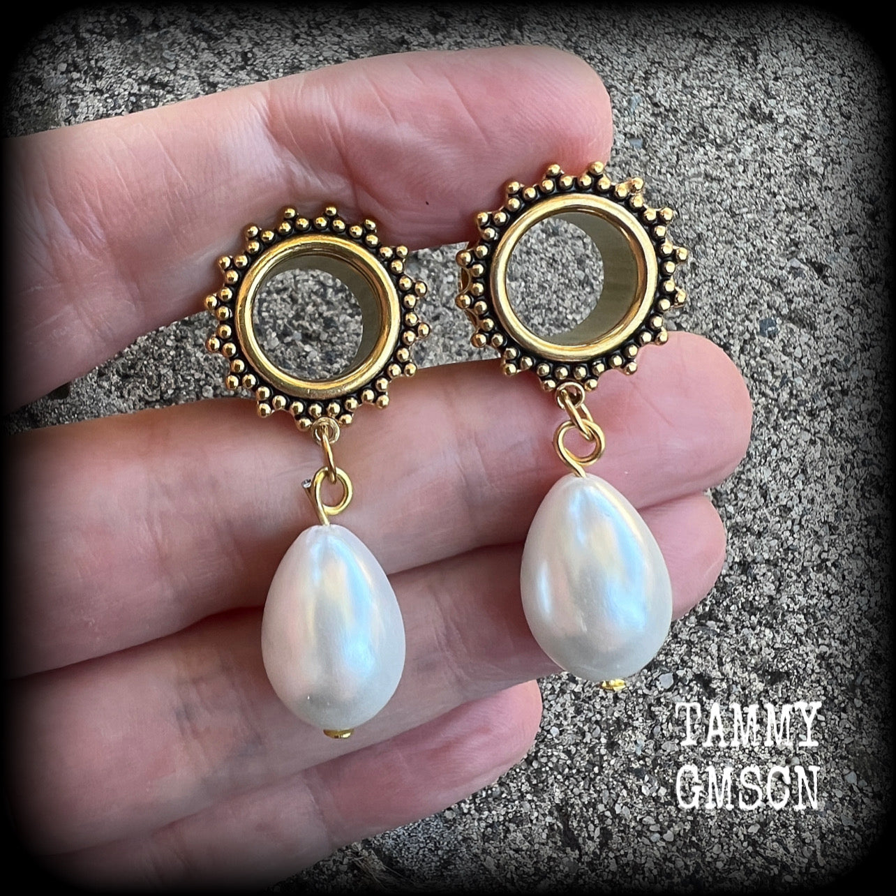 Sea hag jewelry Pearl jewelry Pearl earrings Pearl tunnel earrings Shell body jewelry Mother of Pearl gauged earrings Sea Hag jewellery 