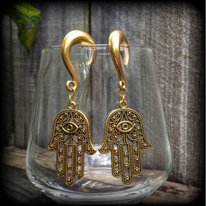 These awesome antique gold 'Hamsa hand' gauged earrings weigh approx 15 grams each, and are nice and dangly,hanging just on 8cms from tip to tip.
This pair have been made on 0 gauge (8mm) titanium coated surgical steel half curl hooks, to be worn in stretched lobes.