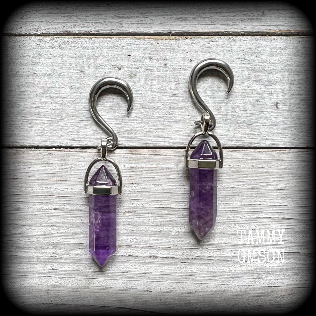 Amethyst gauged earrings Amethyst ear weights 6 gauge ear weights Gemstone ear hangers Body jewelry 6g 2g 0g 00g 1/2” 9/16” 5/8” 3/4” 7/8” 1” 1.10” 1.18” Ear gauges Stretched ears Stretched lobes Putple gemstone earrings Cottagecore Fairycore 