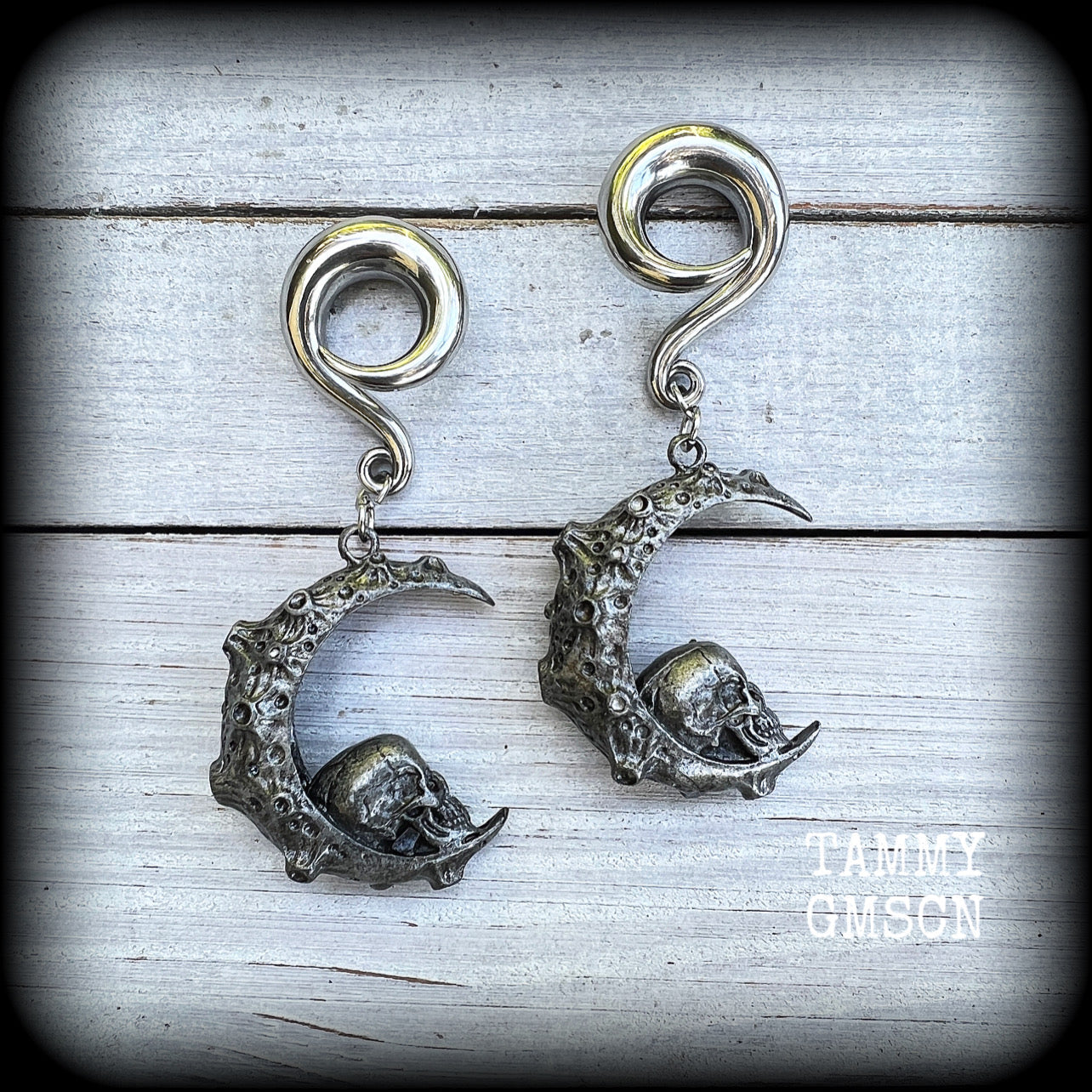 Skull ear weights 