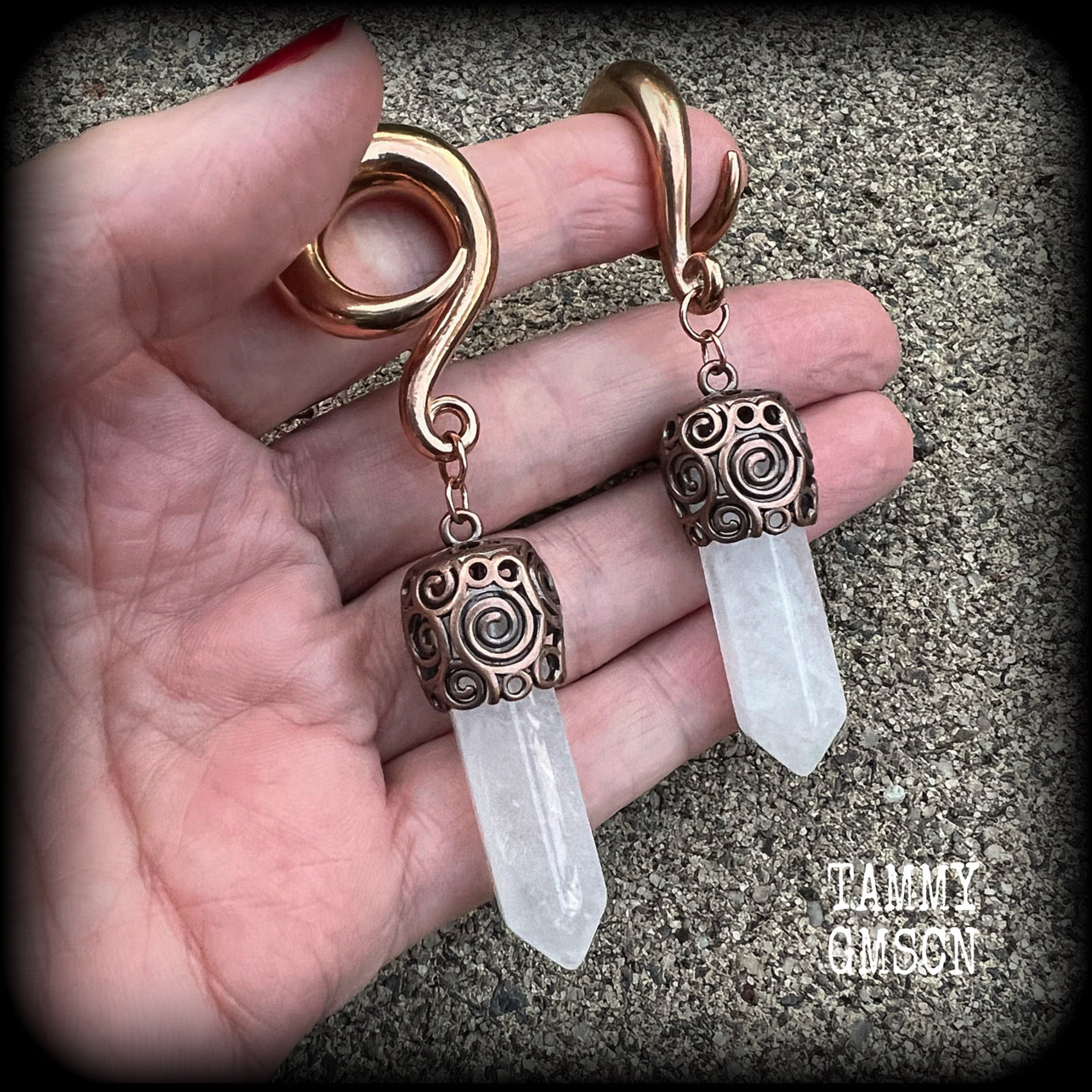 Quartz ear gauges