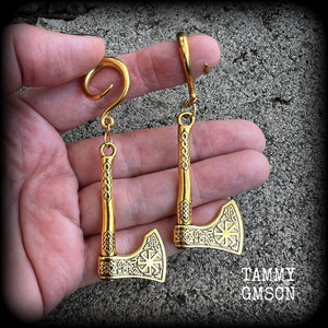 These awesome antique gold viking axe gauged earrings measure just under 8cms from tip to tip, weigh approx 10 grams each.
This pair have been made on 6 gauge (4mm) surgical steel full curl hooks, to be worn in stretched lobes.