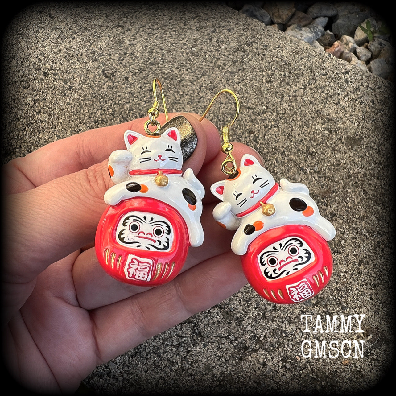 Maneki Neko earrings Happy Cat earrings Japanese cat earrings Daruma earrings Japanese jewelry Beckoning Cat Kawaii earrings Pierced ears