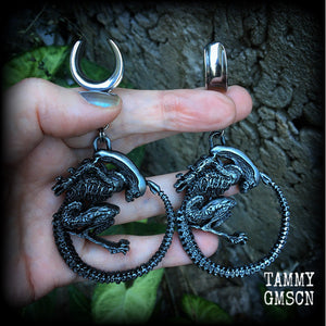 Xenomorph earrings Sci fi earrings Science fiction jewelry Ear hangers Ear weights Ear gauges UFO Space Extraterrestrial Interstellar 