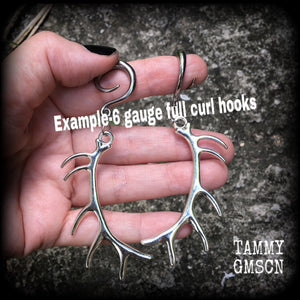 These antique silver antler gauged earrings feature a gorgeous long antique silver antler pendants, measuring just over 9cms from tip to tip, and weighing approx 11 grams each.
This pair has been made on 6 gauge (4mm) surgical steel full curls, suitable for stretched lobes.