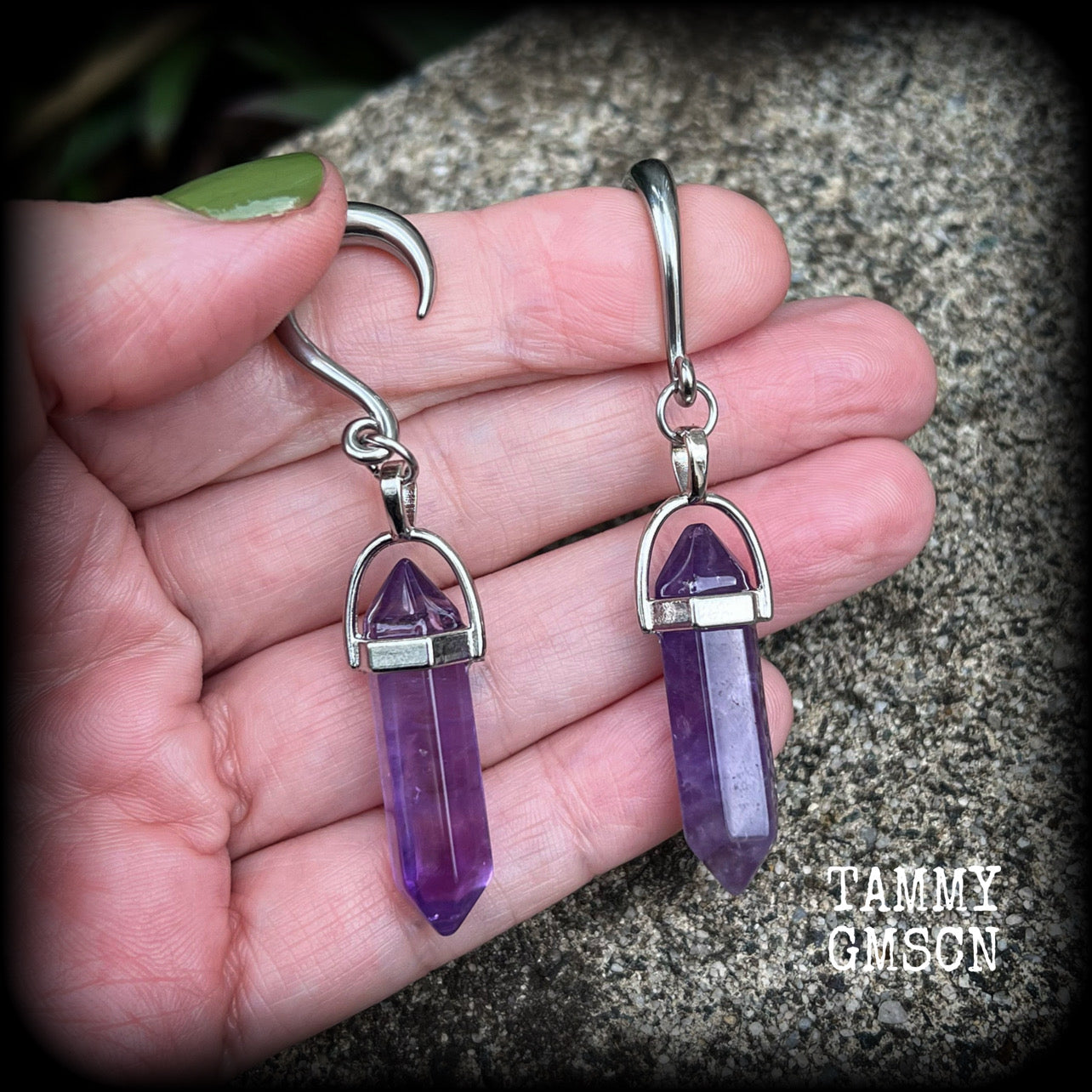 Amethyst gauged earrings Amethyst ear weights 6 gauge ear weights Gemstone ear hangers Body jewelry 6g 2g 0g 00g 1/2” 9/16” 5/8” 3/4” 7/8” 1” 1.10” 1.18” Ear gauges Stretched ears Stretched lobes Purple gemstone earrings Cottagecore Fairycore 