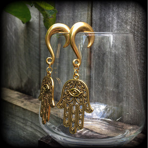 These awesome antique gold 'Hamsa hand' gauged earrings weigh approx 15 grams each, and are nice and dangly,hanging just on 8cms from tip to tip.
This pair have been made on 0 gauge (8mm) titanium coated surgical steel half curl hooks, to be worn in stretched lobes.