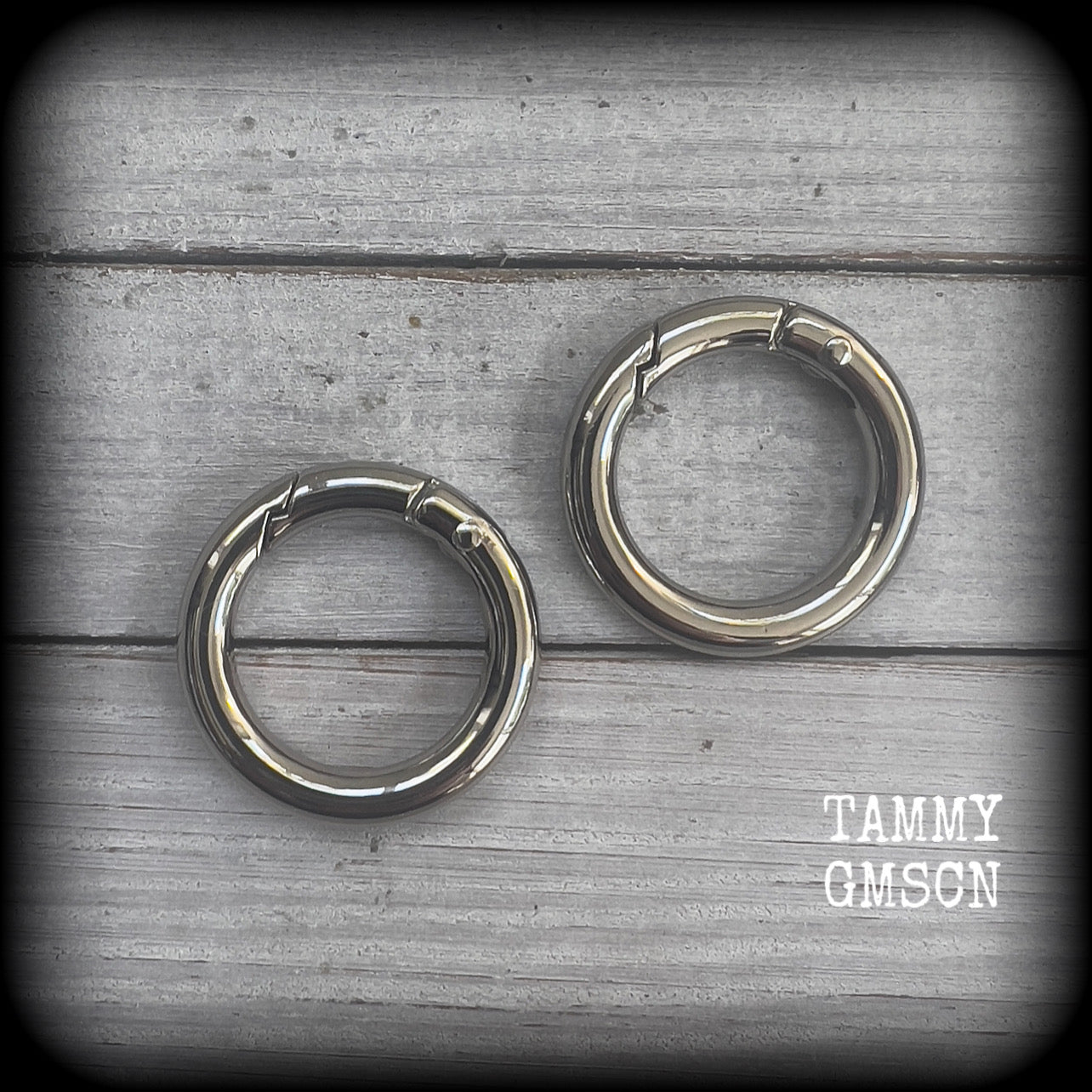 DIY snap rings for tunnel earrings-0 gauge