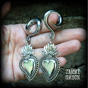 These antique silver 'Sacred heart' gauged earrings feature a gorgeous antique silver milagros sacred heart pendant, measuring just on 9cms from tip to tip, and weighing approx 22 grams each.

This pair has been made on 0 gauge (8mm) surgical steel full curl hooks, suitable for stretched lobes.