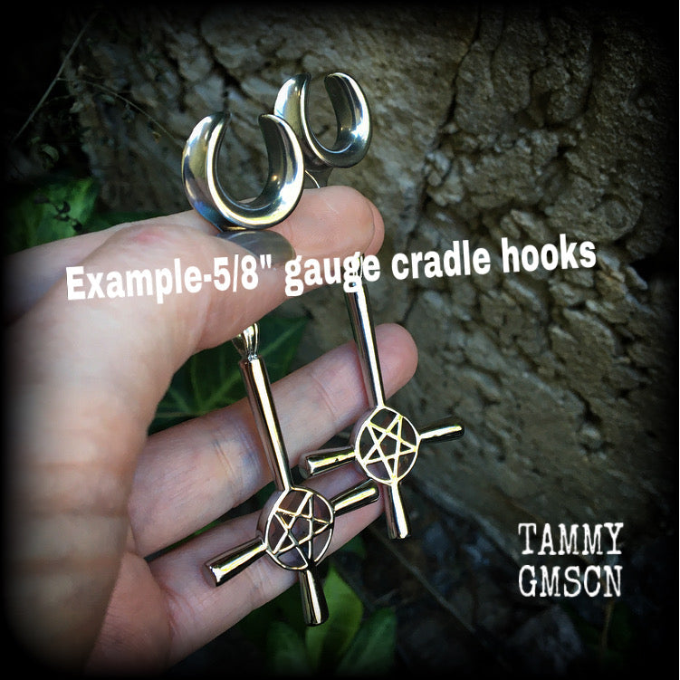 16mm earrings These gorgeous gothic earrings feature antique silver inverted cross and pentagrams, are nice and dangly, measuring just on 9 cms from tip to tip and weigh approx 15 grams each.

This pair have been made on 5/8" gauge (16mm) surgical steel cradles, suitable for stretched lobes.