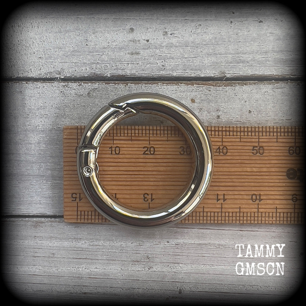 DIY snap rings for tunnel earrings-0 gauge