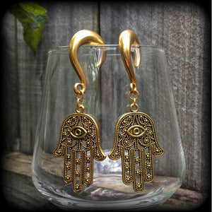 These awesome antique gold 'Hamsa hand' gauged earrings weigh approx 15 grams each, and are nice and dangly,hanging just on 8cms from tip to tip.
This pair have been made on 0 gauge (8mm) titanium coated surgical steel half curl hooks, to be worn in stretched lobes.