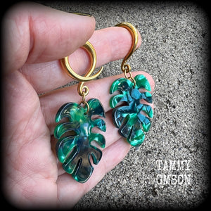 Monstera leaf gauged earrings Palm leaf ear hangers 6 gauge ear weights Leaf ear gauges Body jewelry 6g 2g 0g 00g 1/2" 9/16" 5/8" 3/4" 7/8" 1" 1.10" 1.18" Stretched ears Stretched lobes Gauged ears Tunnel earrings Tunnel dangles Cottagecore Fairycore