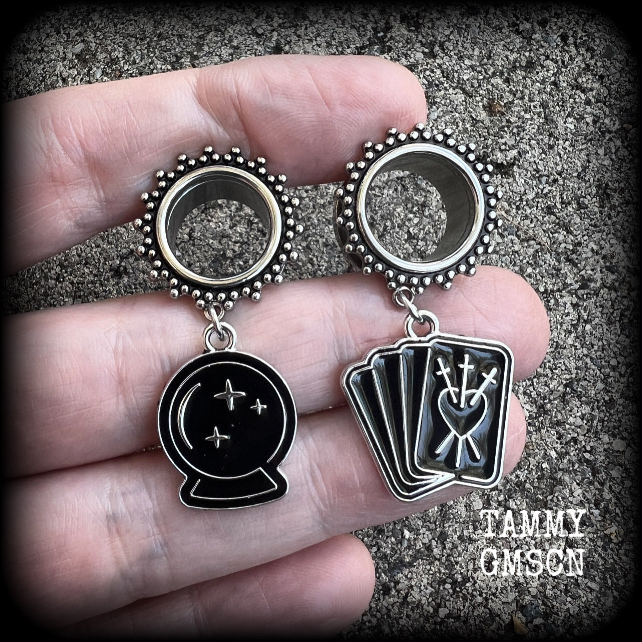These gorgeous spooky tunnel dangles feature cute black enamel crystal ball and tarot card charms, are nice and lightweight-weighing only 7 grams each and measure 5cms from tip to tip.

This pair have been made on 5/8" (16mm) gauge ornate surgical steel screw fit tunnels.