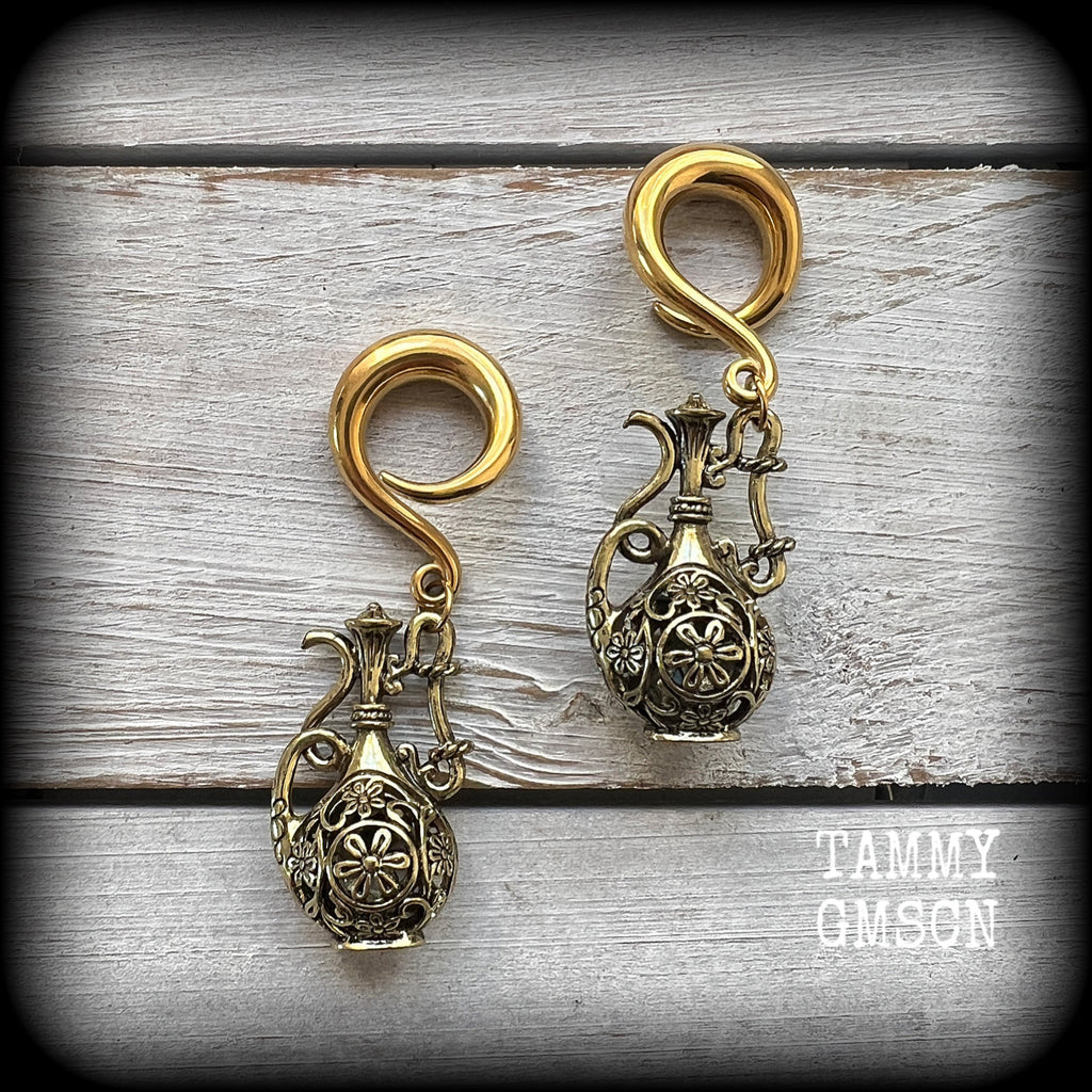 Inspired by the Star sign Aquarius-the water carrier, these gorgeous brass gauged earrings feature an ornate water jug, measuring 7 cms from tip to tip, and weighing approx 13 grams a piece.

This pair of earrings have been made on 2 gauge (6mm) surgical steel full curl hooks, suitable for stretched lobes.