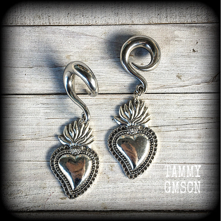 These antique silver 'Sacred heart' gauged earrings feature a gorgeous antique silver milagros sacred heart pendant, measuring just on 9cms from tip to tip, and weighing approx 22 grams each.

This pair has been made on 0 gauge (8mm) surgical steel full curl hooks, suitable for stretched lobes.