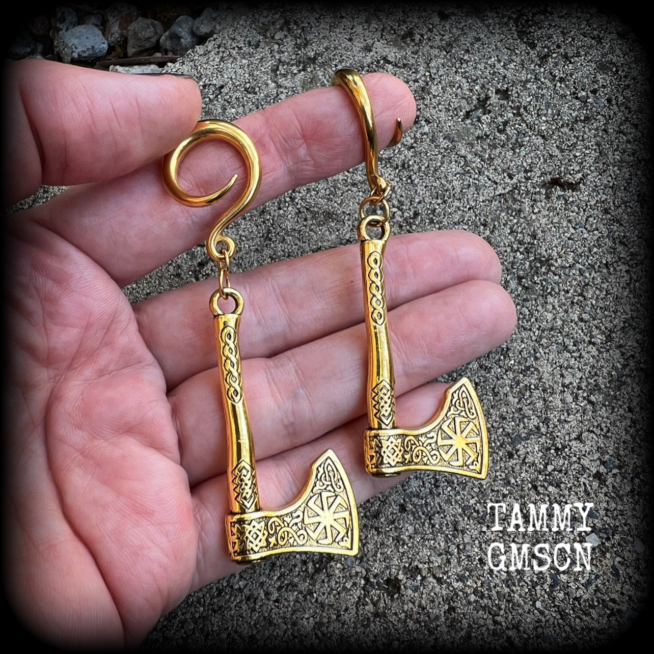 These awesome antique gold viking axe gauged earrings measure just under 8cms from tip to tip, weigh approx 10 grams each.
This pair have been made on 6 gauge (4mm) surgical steel full curl hooks, to be worn in stretched lobes.