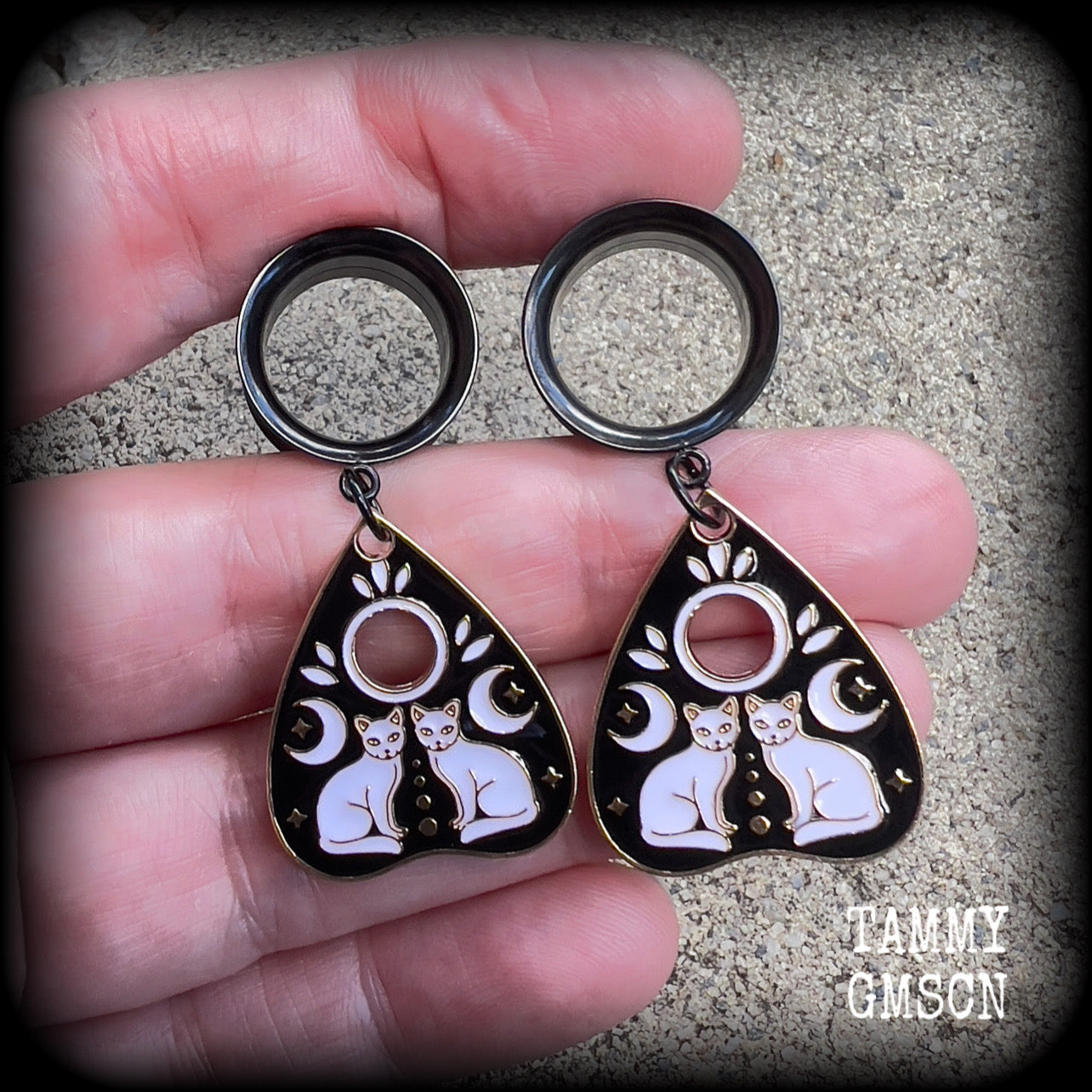Tunnels and earlets 