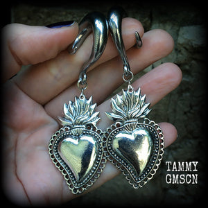These antique silver 'Sacred heart' gauged earrings feature a gorgeous antique silver milagros sacred heart pendant, measuring just on 9cms from tip to tip, and weighing approx 22 grams each.

This pair has been made on 0 gauge (8mm) surgical steel full curl hooks, suitable for stretched lobes.