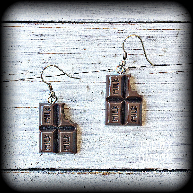 These awesome chocolate earrings measure just over 4 cms from tip to tip, and weigh just on 3 grams a piece, super lightweight.

This pair has been made with stainless steel french hooks, to be worn in pierced ears.