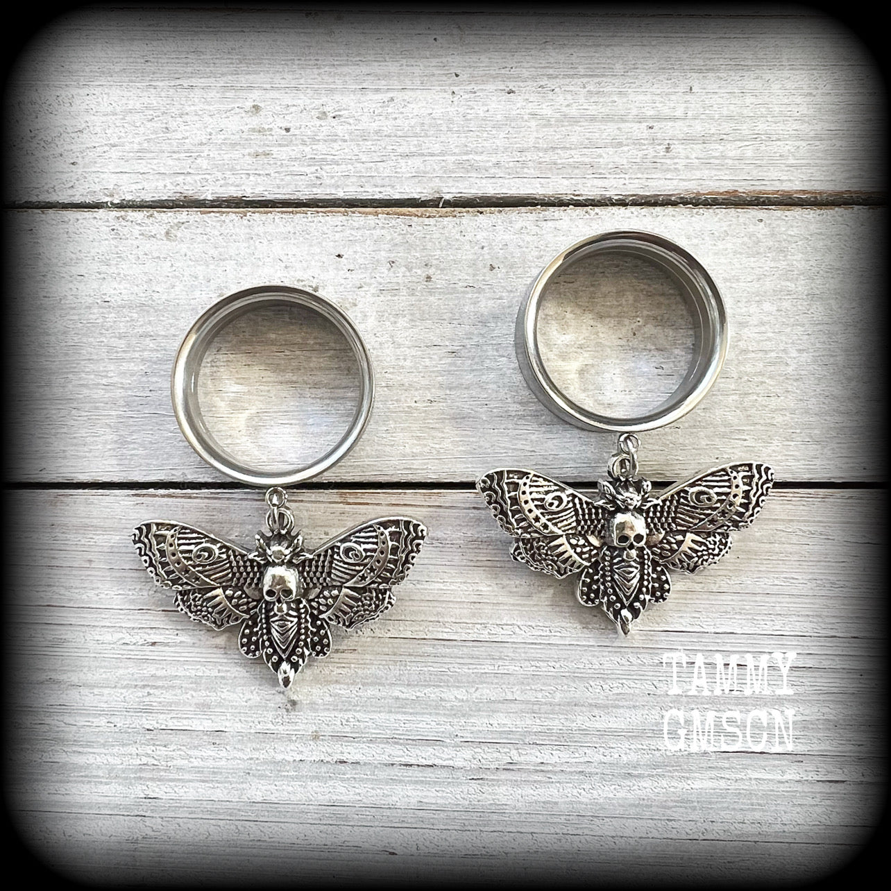 These gorgeous tunnel earrings feature classic antique silver deathshead moths, are nice and light weight, weighing in at 13 grams each and measuring 6 cms from tip to tip.

This pair has been made with 1" gauge (25mm) surgical steel screw fit earlets-suitable for stretched lobes.