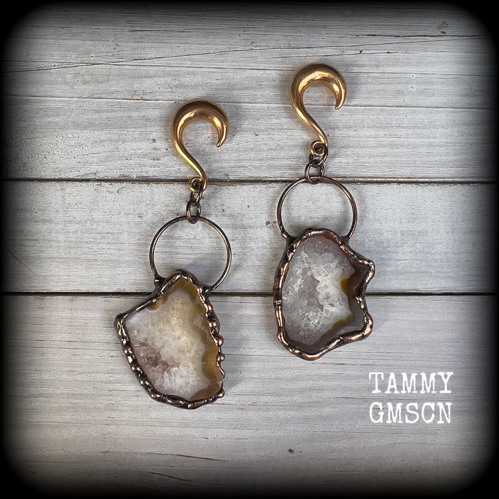 Featuring a pair of beautiful big agate geode gemstones, this pair of gorgeous gauged earrings weighs approx 35 grams a piece, and measures just on 10cms from tip to tip.

This pair have been made on 0 gauge (8mm) surgical steel half curl hooks, to be worn in stretched lobes.