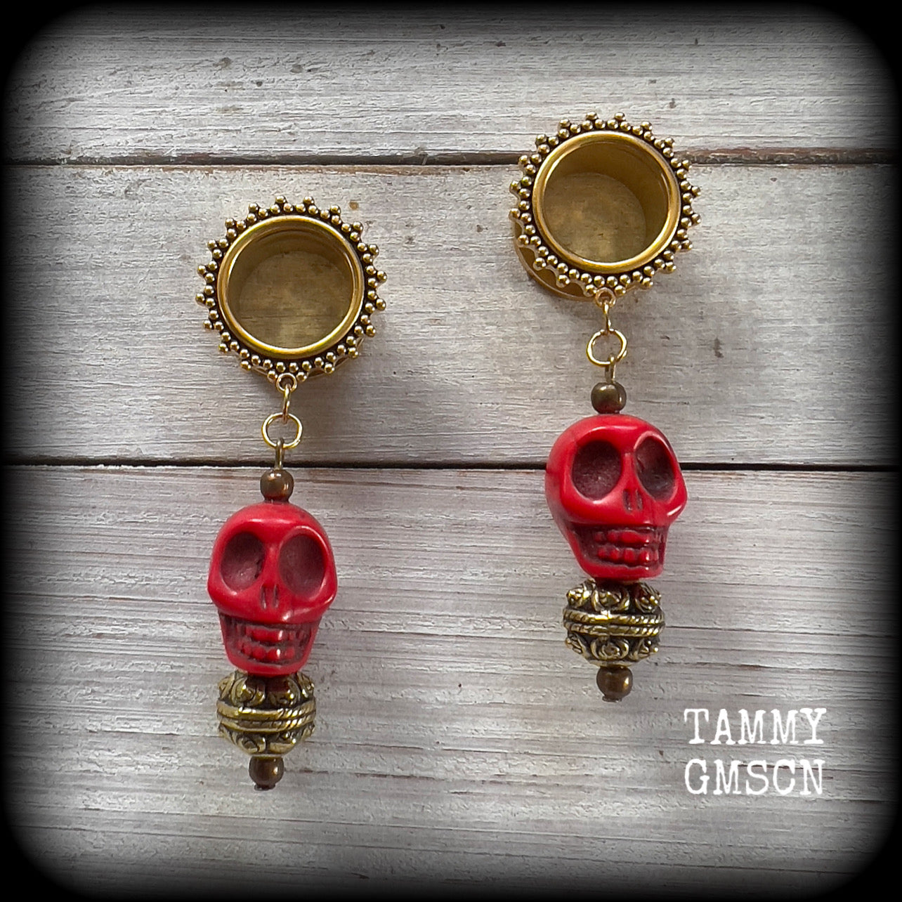 This unique pair of tunnels features blood red stone skulls and gorgeous antique bronze tribal beads, these are not too heavy, weighing approx 14 grams each and measure just on 7cms from tip to tip.

This pair of earrings has been made with 5/8" gauge (16mm) ornate surgical steel screw fit tunnels.