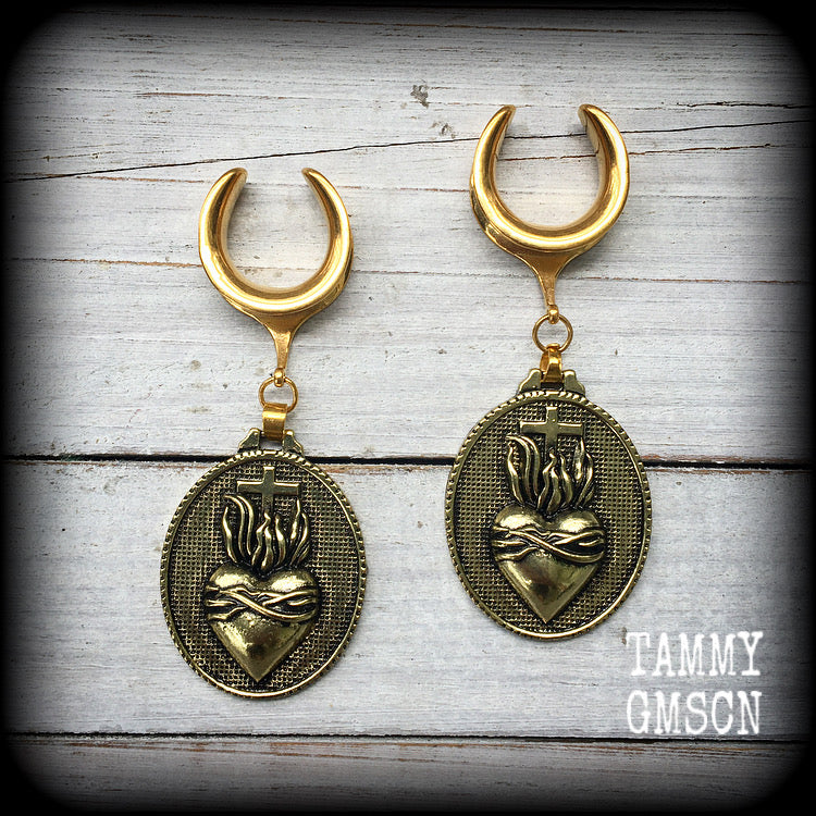 These gorgeous gauged earrings feature beautiful antique bronze sacred hearts, measuring just on 8cms from tip to tip, and weighing approx 13 grams each, not too heavy.

This pair has been made on 3/4" gauge (19mm) surgical steel cradles, to be worn in stretched lobes.