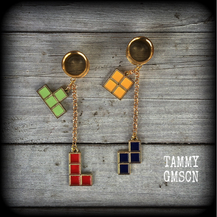 These awesome retro tunnel earrings have been made with antique gold and enamel pieces from that classic retro games we all know and love!

These earrings weigh 7 grams each and measure 8.5 cms from tip to tip, and have been made with 5/8" gauge (16mm) sugical steel screw fit earlets-for stretched lobes.