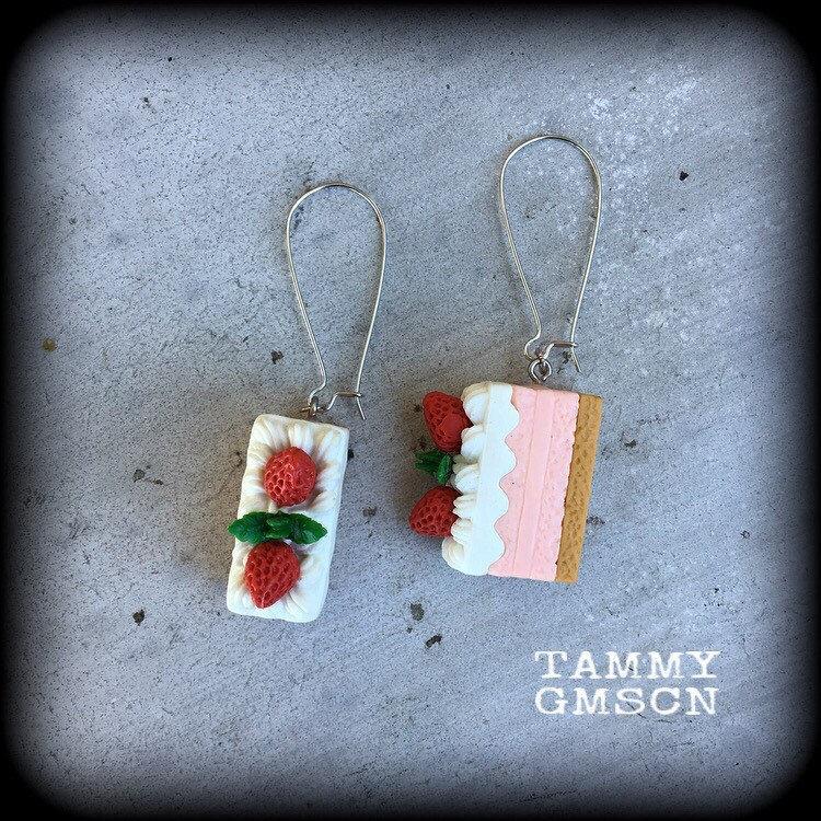 Cake earrings-Strawberry Short Cake