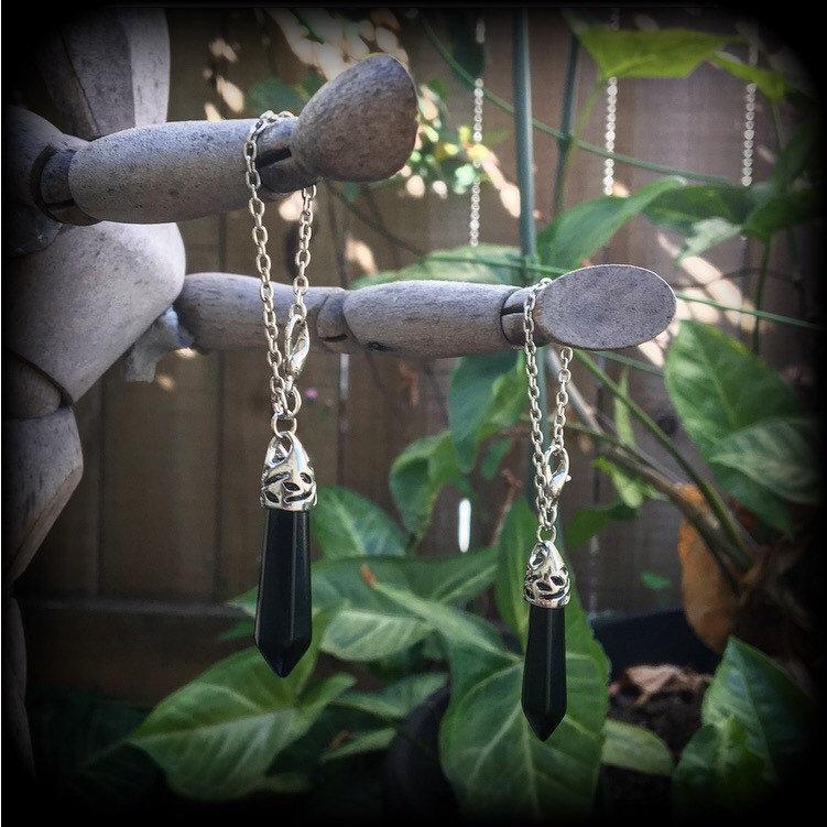 This gorgeous pair of pitch black obsidian earrings are nice and lightweight and nice and dangly, measuring just on 6cms from tip to tip and weighing in at 5 grams each piece.
This pair have been made on our super versatile antique silver chain and lobster clasp 4mm option, to be worn through silicone earlets in stretched lobes from 6 gauge (4mm).