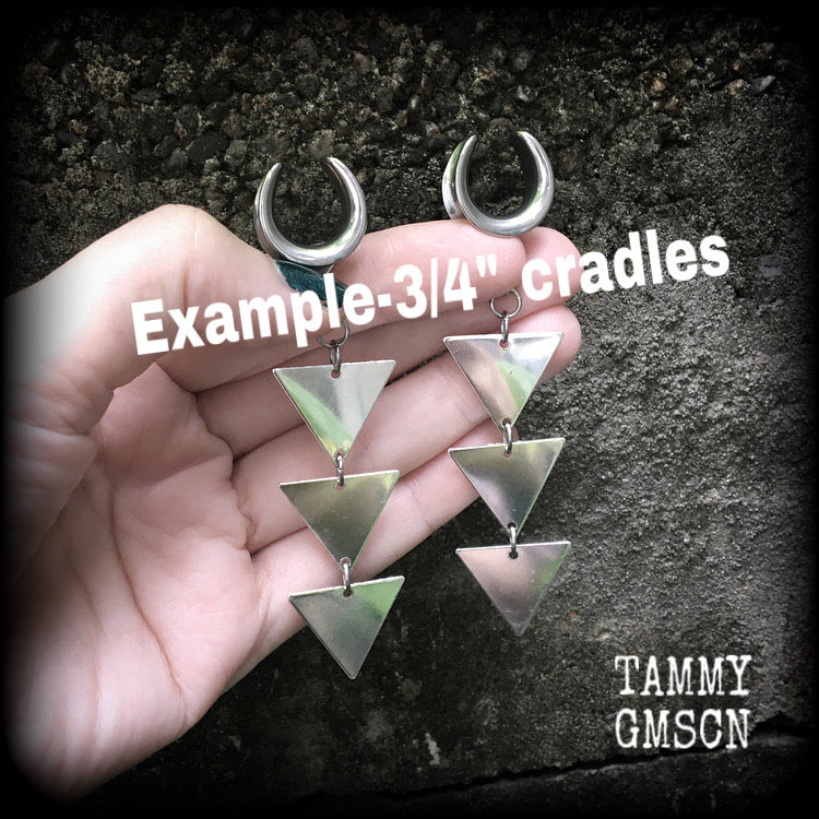 Triple triangle gauged earrings