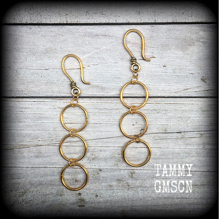 Gold triple circle earrings-Geometric earrings