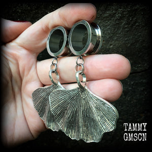 Ginkgo leaf tunnel earrings