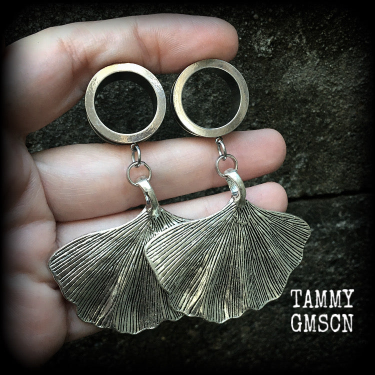 Ginkgo leaf tunnel earrings