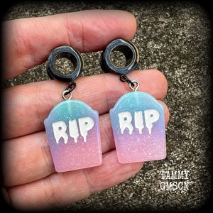 Tombstone tunnel earrings