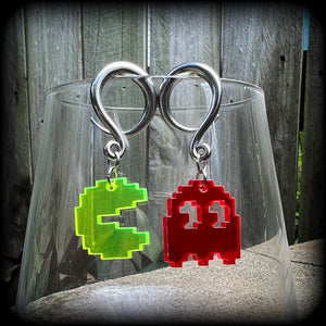 These super rad earrings feature classic acrylic pixelated Pac man and Blinky charms, measuring 5 cms from tip to tip, weighing in at only 4 grams each.
This pair has been made on 6 gauge (4mm) surgical steel full curl hooks, suitable for stretched lobes.