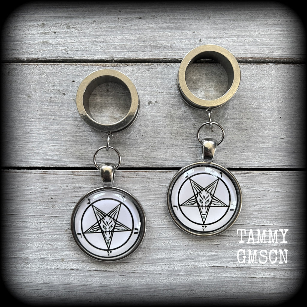 These gorgeous tunnel earrings feature classic black Sigil of Baphomet symbols on white background enclosed in resin, weighing in at approx 15 grams each and measuring just over 7 cms from tip to tip.

This pair have been made with 3/4" gauge (19mm) surgical steel screw fit tunnels, suitable for stretched lobes.