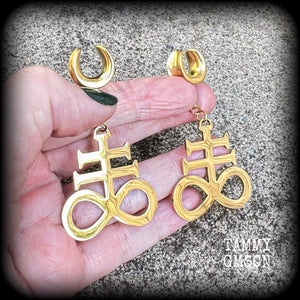 These gorgeous gold titanium earrings feature large Sigil of sulphur brimstone charms, weighing approx 8 grams each, and measuring around 7 cms from tip to tip.
This pair has been made on 1/2" gauge (12mm) surgical steel cradles, to be worn in stretched lobes.