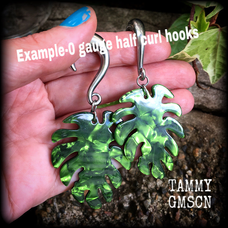 Monstera leaf gauged earrings Palm leaf ear weights 0 gauge ear weights Ear hangers Body jewelry 6g 2g 0g 00g 1/2" 9/16" 5/8" 3/4" 7/8" 1" 1.10" 1.18" Pagan Witchy Cottagecore Whimsigoth Goblincore Beach wedding Ear gauges