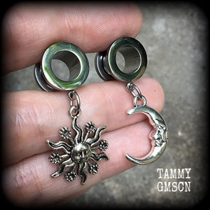 These gorgeous folk horror inspired tunnels feature antique silver crescent moon and esoteric sun charms, are super light weight at just 5 grams each and measure just over 4 cms from tip to tip.

This pair has been made with 00 gauge (10mm) surgical steel screw fit tunnels-for stretched lobes.