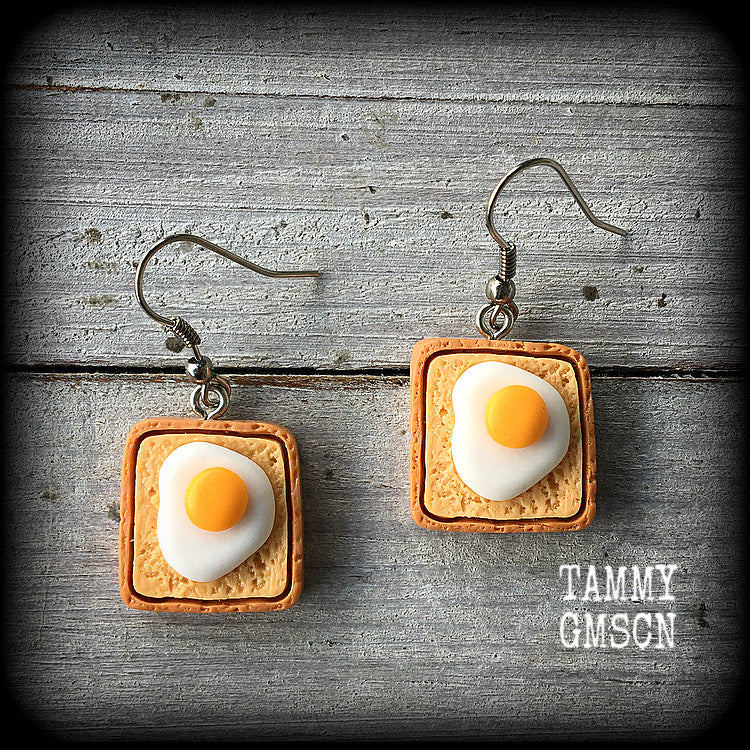 Eggs on toast-Breakfast earrings