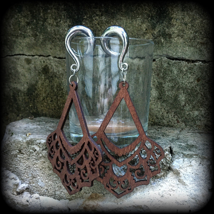 These gorgeous wood tear drop mandala gauged earrings super dangly, measuring just under 13 cms from tip to tip and weighing in at 17 grams each.
This pair have been made with 0 gauge (8mm) surgical steel full curl hooks, for stretched lobes.