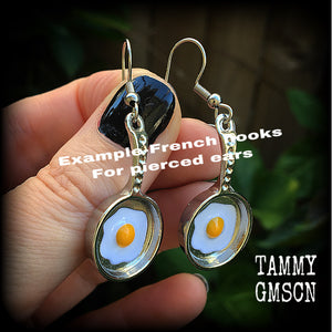 Frying pan and eggs earrings-Fried egg earrings