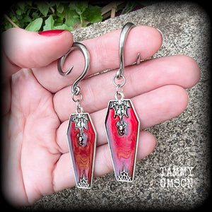 Murderdolls jewelry Wednesday 13 Coffin ear weights 6 gauge ear gauges 4mm earrings Gothic jewelry Horrorpunk Occult Spooky cute earrings 4mm 6mm 8mm 10mm 12mm 14mm 16mm 19mm 22mm 25mm 28mm 30mm Stretched lobes Gauged earrings