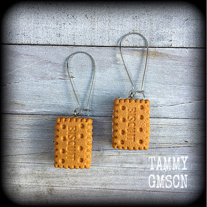 Biscuit earrings-Cream biscuit earrings