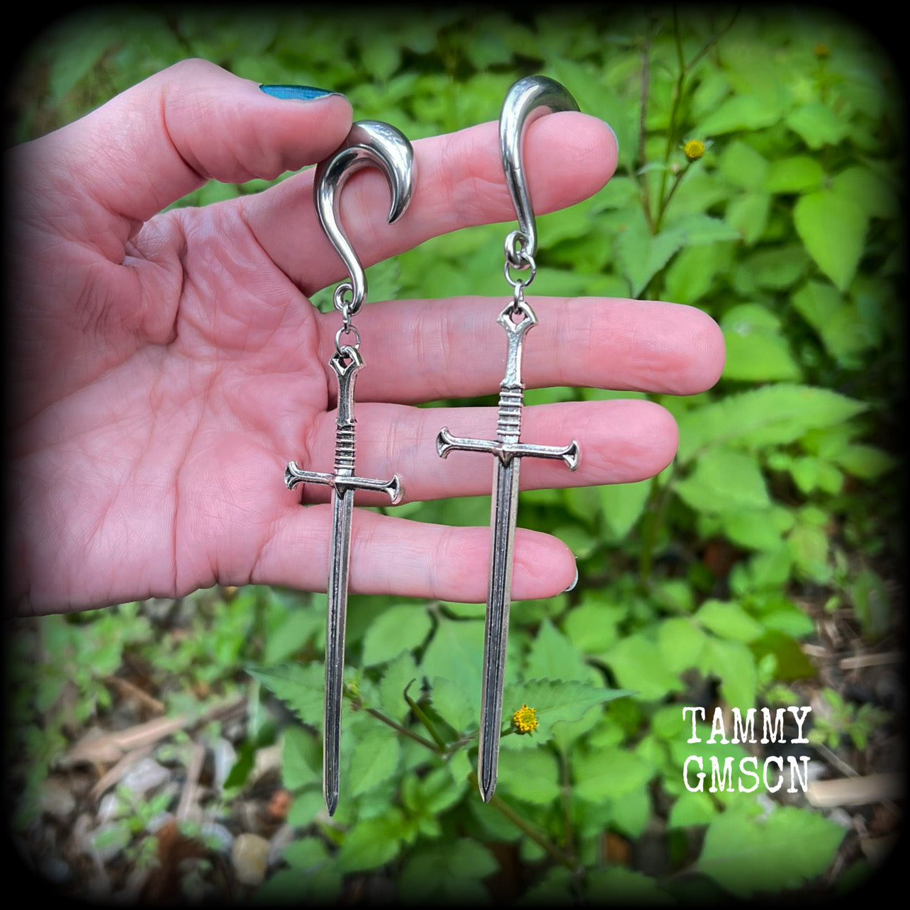 Ace of swords ear hangers 0 gauge ear weights Sword ear gauges Tarot card earrings Body jewelry 6g 2g 00g 1/2” 9/16” 5/8” 3/4” 7/8” 1” 1.10" 1.18" Stretched ears Stretched lobes Gauged ears Tarot jewelry Black Friday Witchy earrings Gothic jewelry