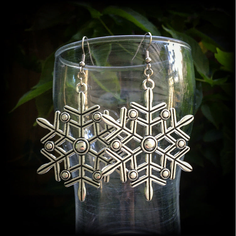 Snowflake earrings Snowflakes tunnel dangles Plugs Ear gauges Stretched ears Gauged ears Christmas earrings Christmas decorations Snowflakes Stretched lobes Body jewelry Ear gauges Pierced ears Stocking stuffers Secret santa Gifts for girls Kriss