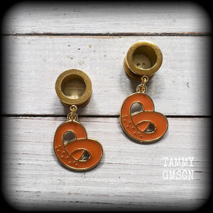 Pretzel tunnel earrings