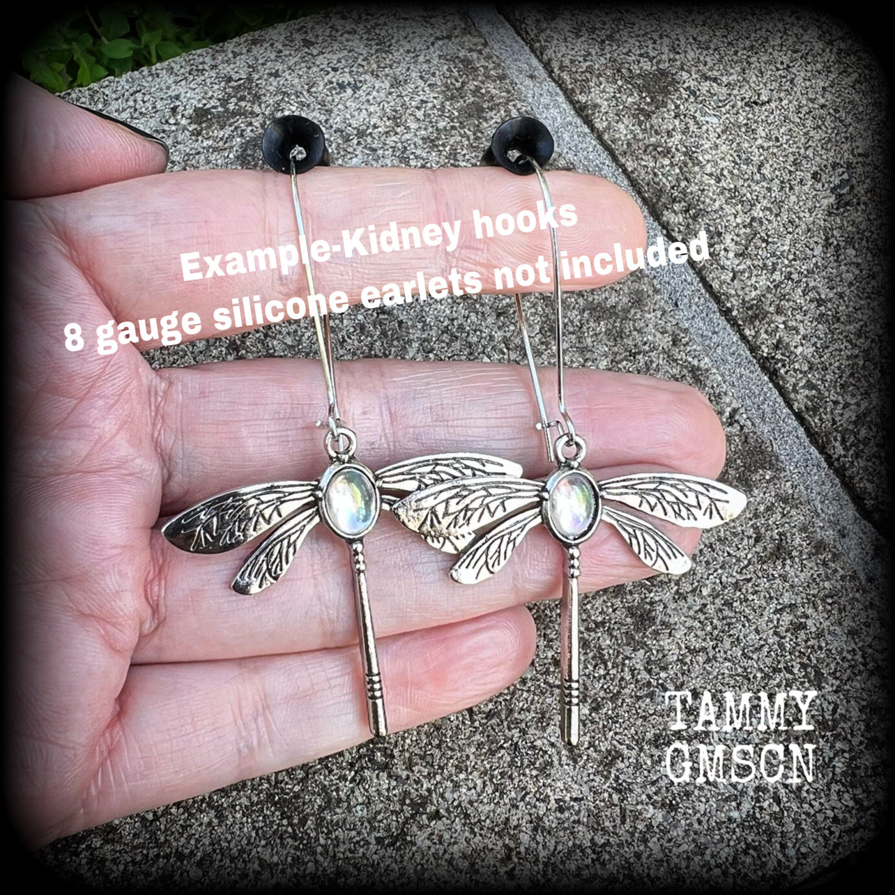 This is a pair of beautuful antique silver dragonfly earrings with translucent cabachon in the body of the dragonfly. This pair has been made with stainless steel kidney hooks but you can choose from a range of different hooks.